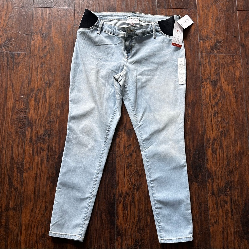 Isabel Maternity by Ingrid & Isabel Light Wash Denim Jeans